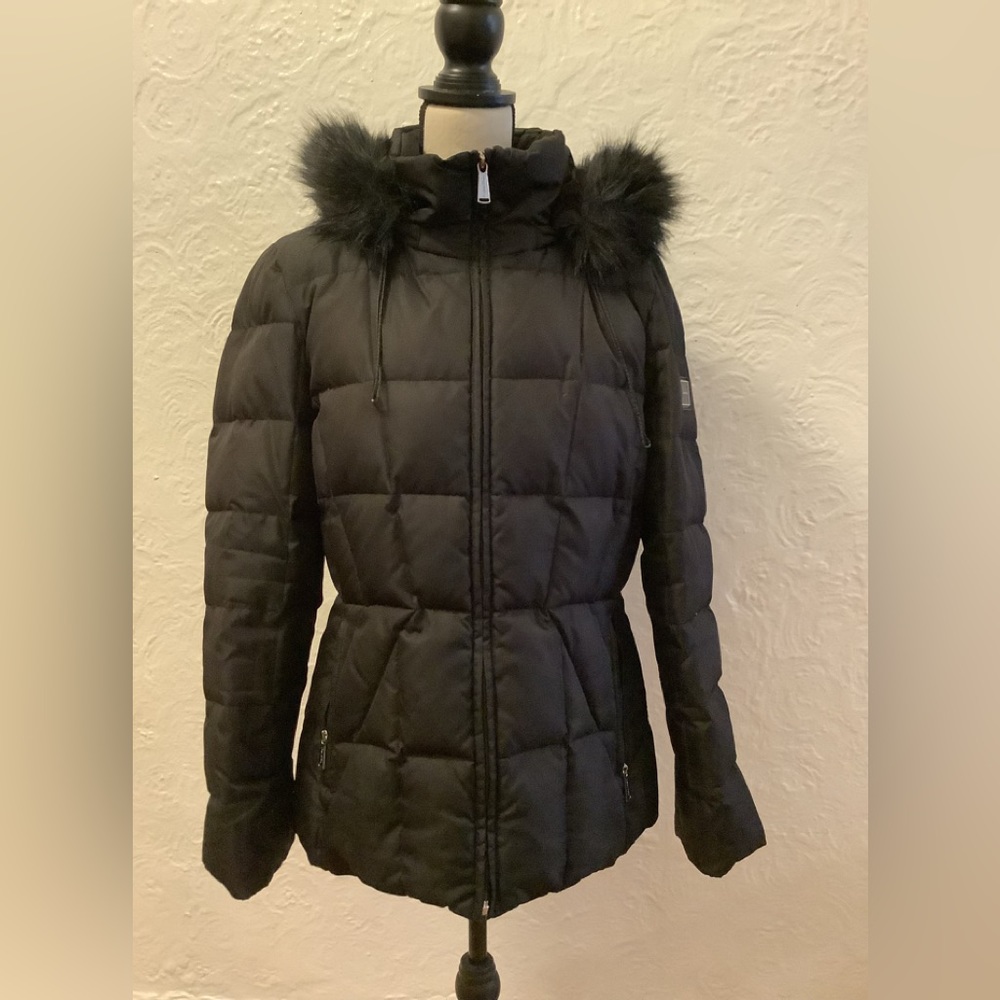 Women's Black Puffer Jacket with Faux Fur Trim